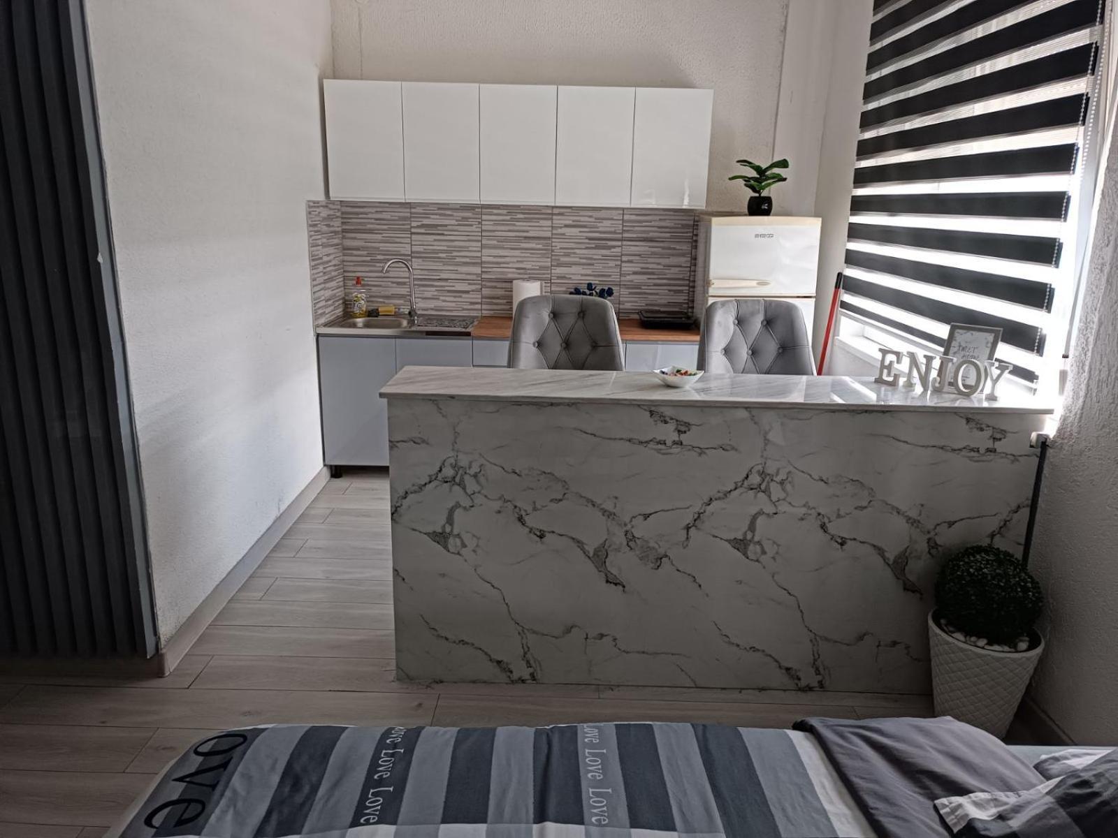 Apartman U Centru Sid ภายนอก รูปภาพ