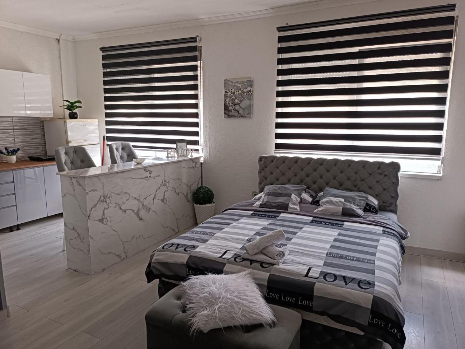 Apartman U Centru Sid ภายนอก รูปภาพ